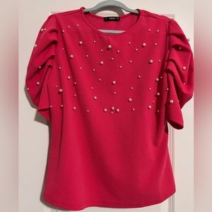 💕Pink blouse w/pearls